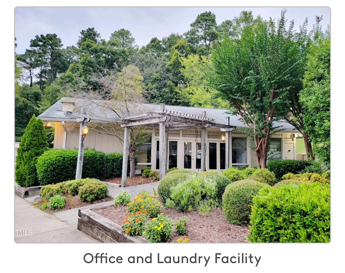 Photo 2 of 19 - 500 Umstead Dr #304F - Chapel Hill, NC Building Photo - 500 Umstead Dr #304F