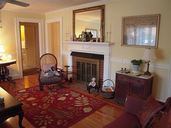 Living Room w/fire place