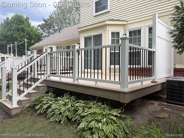 1688 Christopher Dr — Photo 23
