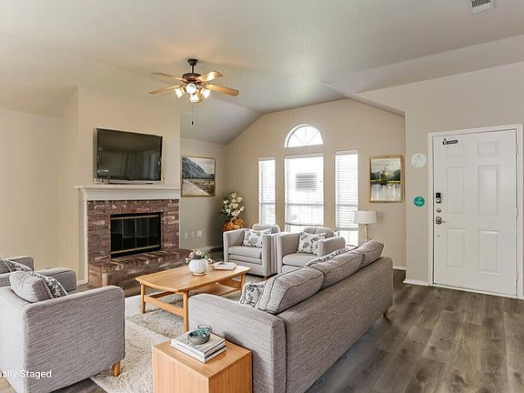 3rd image of 1402 Gray Dawn Dr