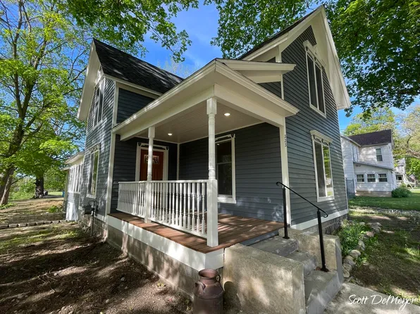 323 E Main St, Maple Rapids, MI 48853