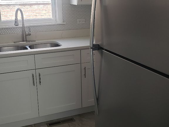 4th image of 5760 W Park Ave #1