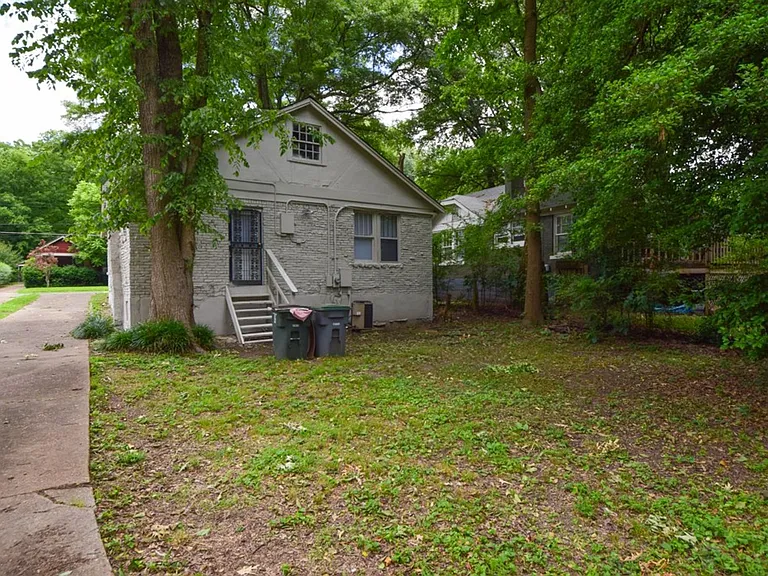 625 McConnell St — Photo 13