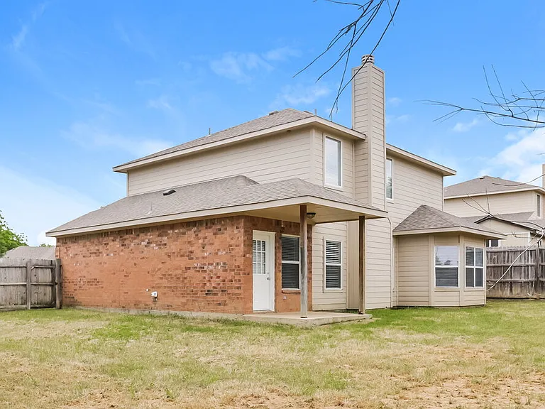 2407 Creekwood St — Photo 17