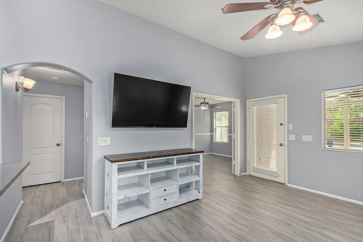 Welcome to your perfect 3 Bedroom plus a Den home with great community amenities!! — Photo 1