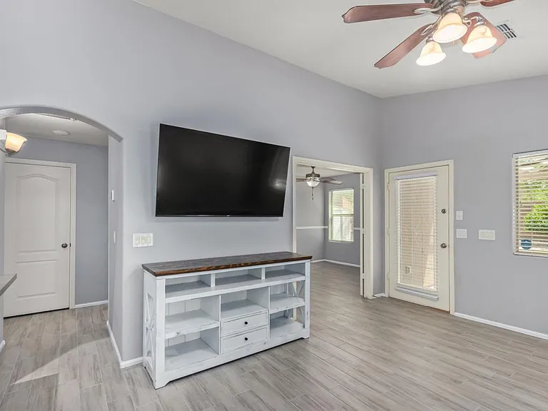 983 E Palomino Way — Photo 5