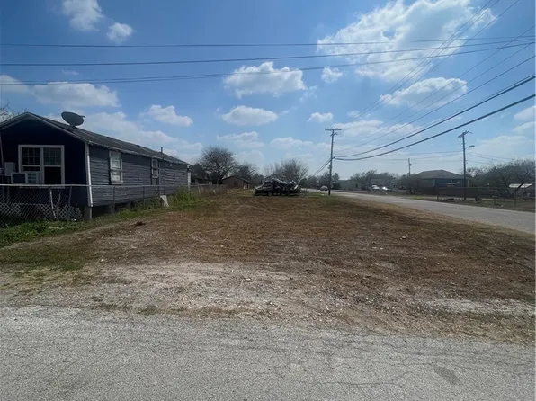 1040 Nebraska St, Robstown, TX 78380
