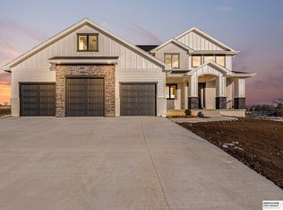 16614 Camelback Ave, Omaha, NE 68136