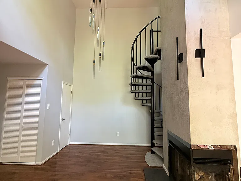 46 Woodbine Ct — Photo 4