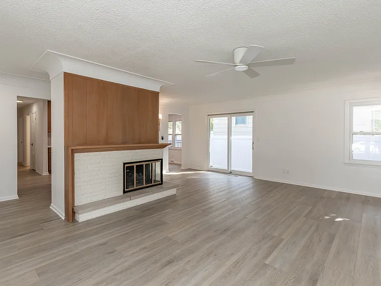 6522 Lincoln Ave — Photo 2