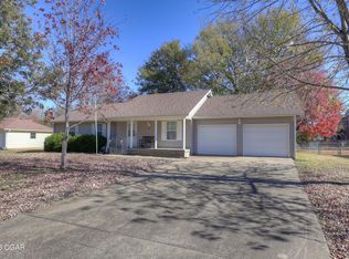 1411 Gold Stream Dr, Webb City, MO 64870