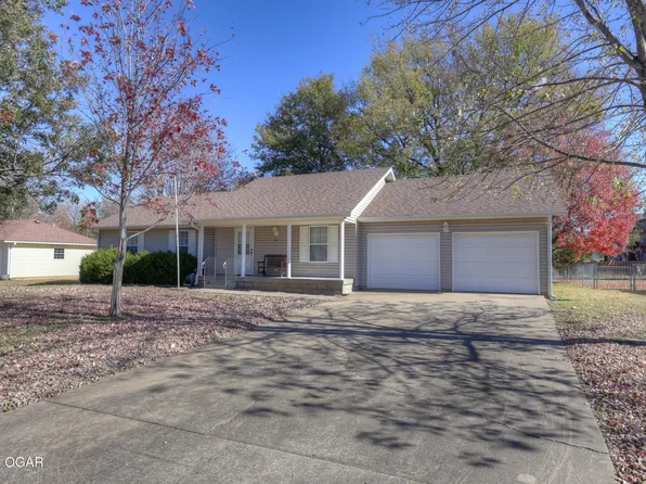 1411 Gold Stream Dr, Webb City, MO 64870