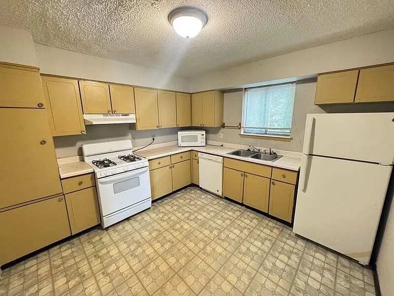 151 N Belvedere Blvd #1-10 — Photo 10