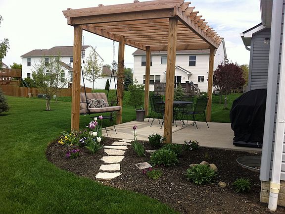 Pegola over concrete patio