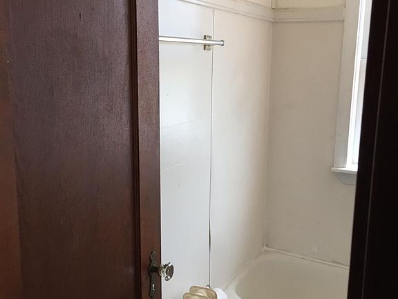 4th image of 1000 Kenmore Ave APT 3