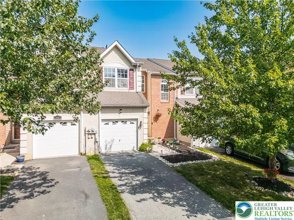 7033 Hunt Dr, Macungie, PA 18062