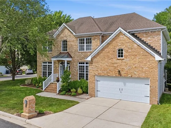 700 Blossom Cir, Virginia Beach, VA 23456