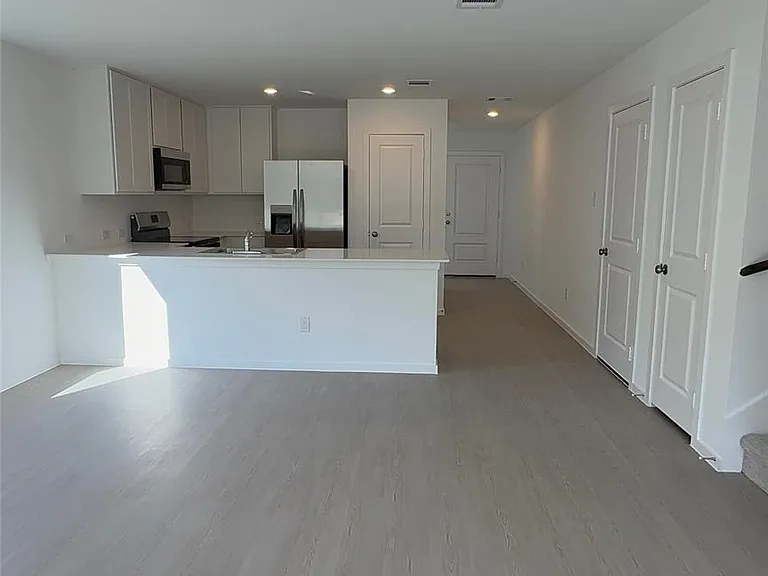 331 Parkin Ct — Photo 5