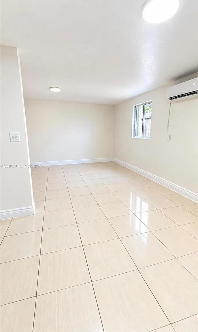 Carol City Seventh Addn — Photo 2