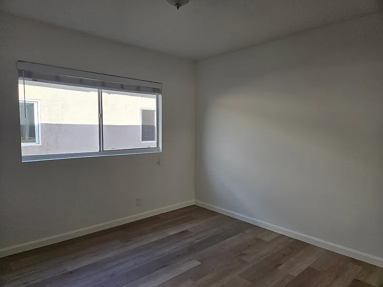 533 Brooks Ave #5 — Photo 9