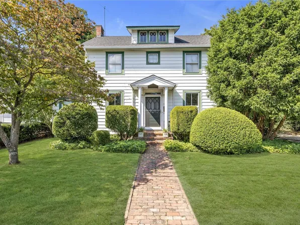 20 Clifford Place, East Norwich, NY 11732