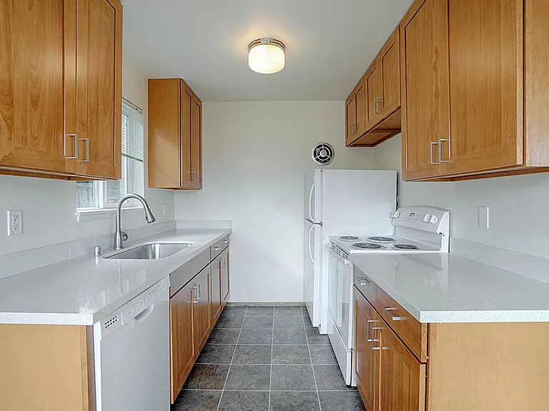 Dolores Manor Apartments — Photo 8