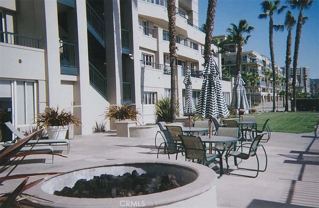 2 bed, 2.5 bath, 2032 sqft, $6,000 — Photo 2