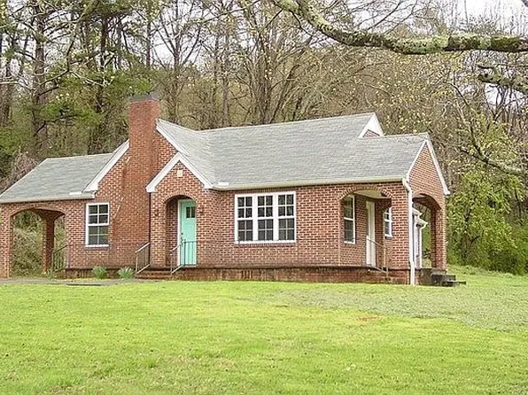 214 Bell St, Hiawassee, GA 30546