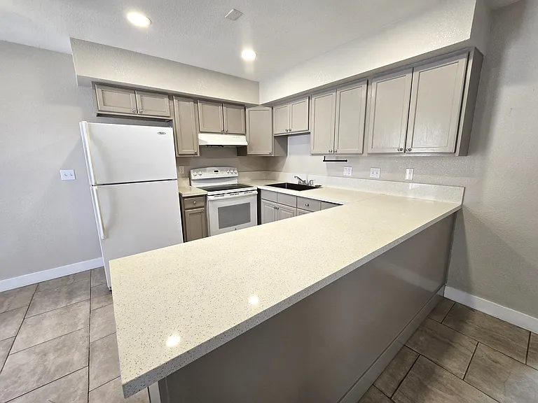 4300 N Lamont St #291 — Photo 3