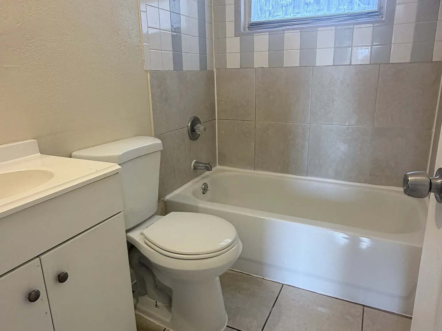 2115 Washington St. - B — Photo 3