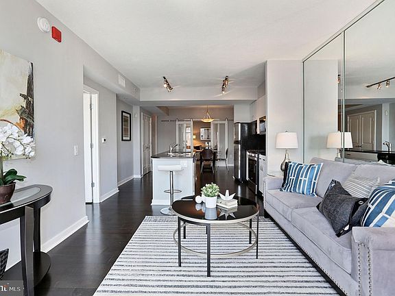 3rd image of 475 K St NW Unit 825