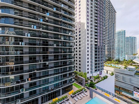 5th image of 45 SW 9th St APT 1606