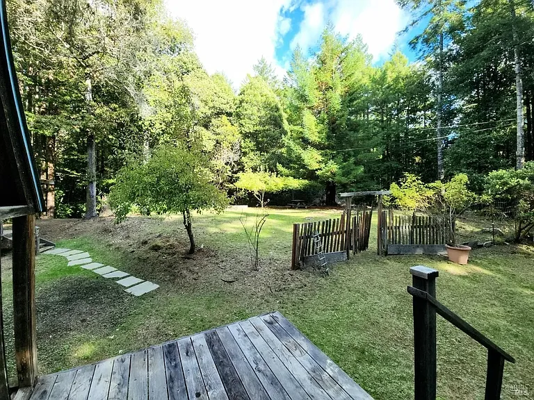8080 Surprise Valley Rd — Photo 31