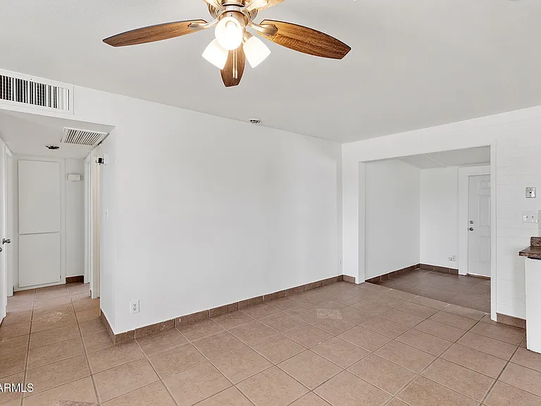 2246 W Sierra St — Photo 18