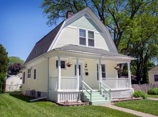 939 Saint John St, Elgin, IL 60120