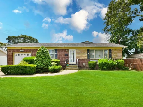 212 N Cedar Street, Massapequa, NY 11758