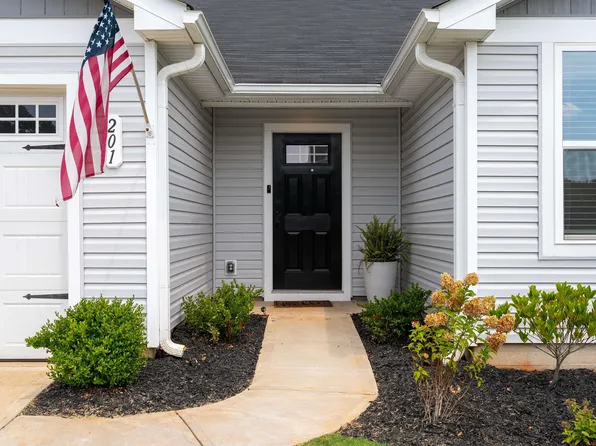 201 Burr Oak Ln, Piedmont, SC 29673