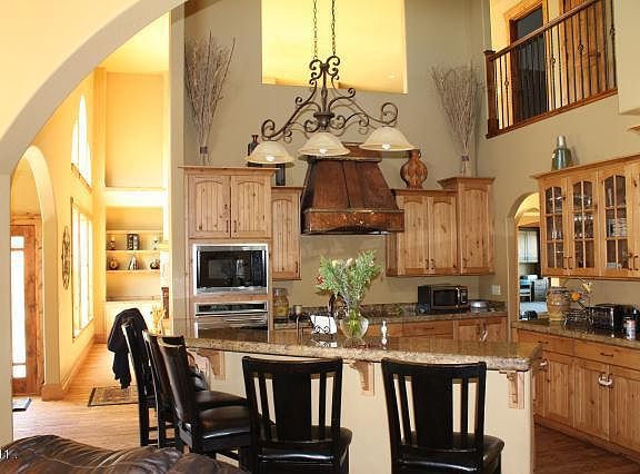 2nd image of 284 E Bowman Dr