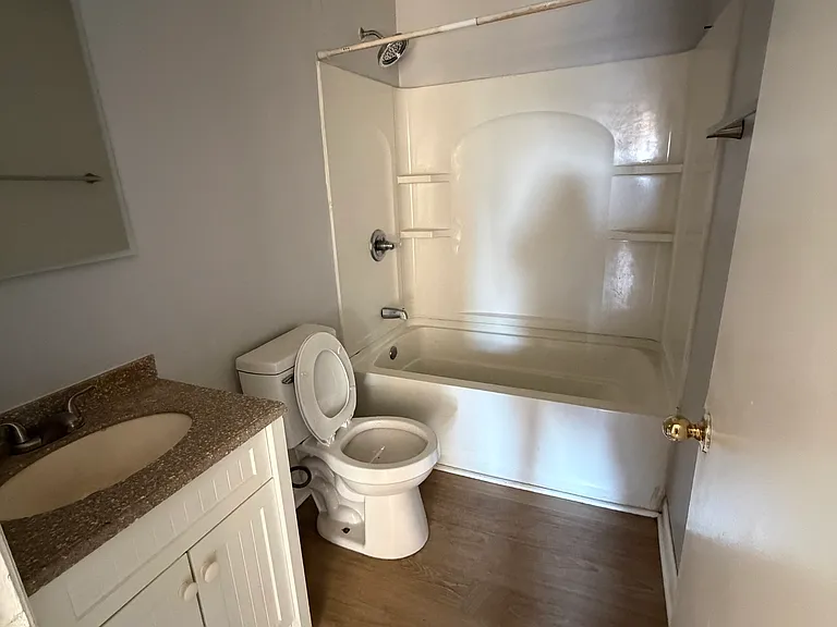305 Churchill Dr #4 — Photo 6
