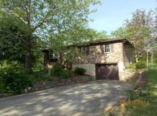 1113 Singer Ln, Fulton, MO 65251