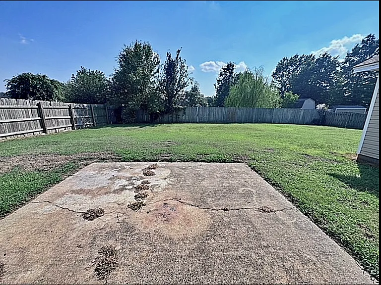 2312 Manchester Dr — Photo 4