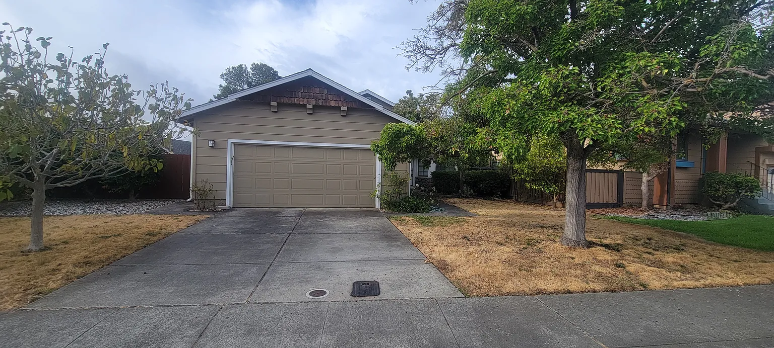 1023 Topsail Dr photo 1