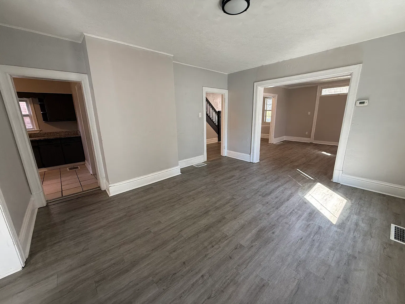5 bed, 2309 sqft, $1,995 — Photo 4