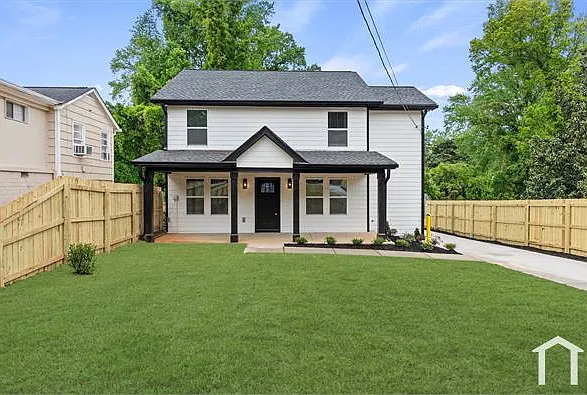 1355 Boulevard Lorraine SW — Photo 1