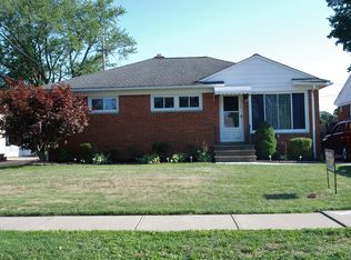 31706 Royalview Dr, Willowick, OH 44095