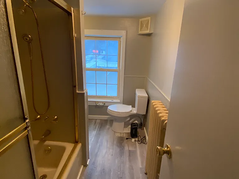 644 Penn St #14 — Photo 8