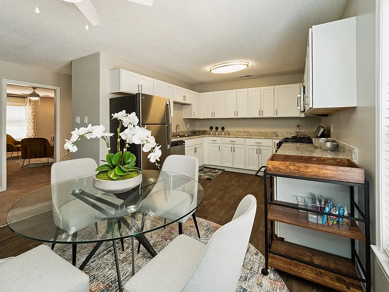 Hyde Park Townhomes — Photo 16