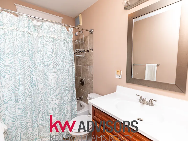 2320 Kenilworth Ave — Photo 18