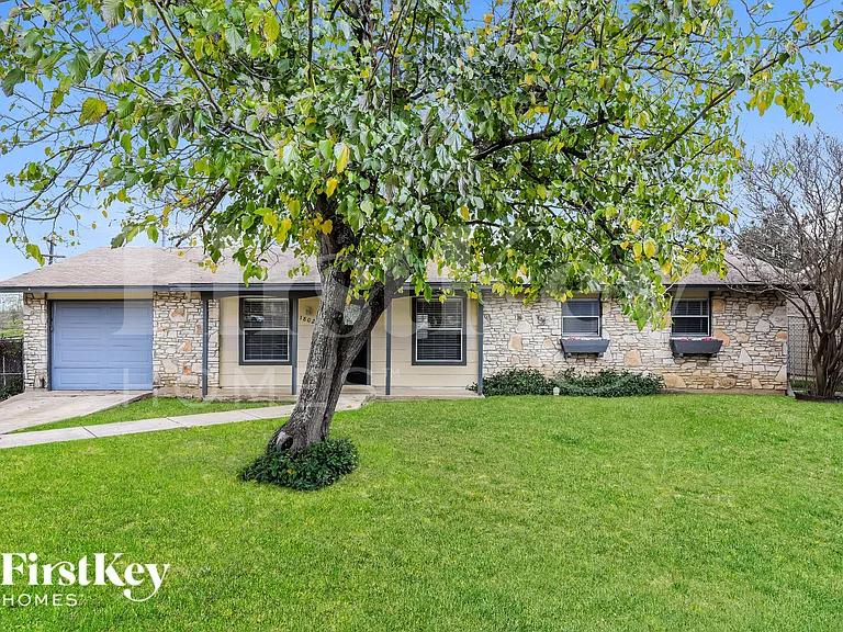 1802 Wilsons Creek St — Photo 1