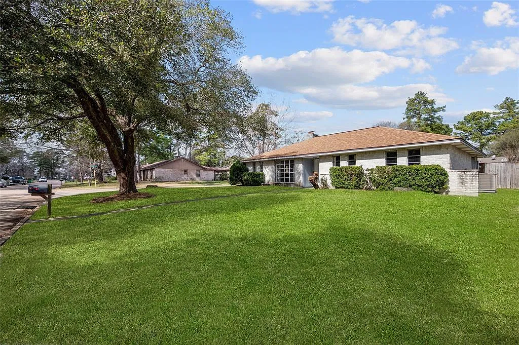 3 bed, 2.0 bath, 1694 sqft, $1,650 — Photo 2